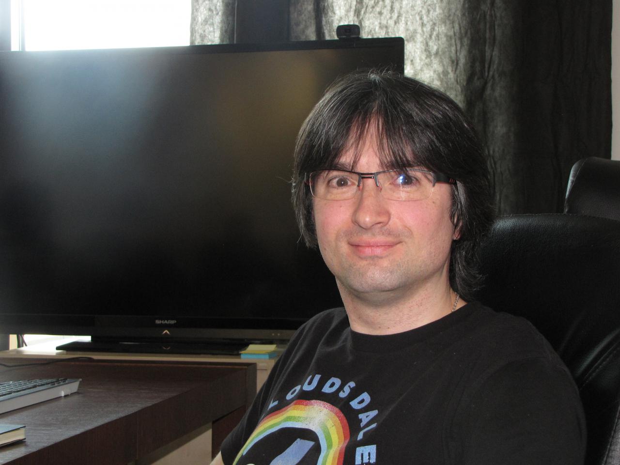 [15/04/2015] Adam Sporka ist Adaptive Music Designer für Kingdom Come: Deliverance. Außerdem lehrt er als Dr. für Mensch-Computer-Interaktion an der technischen Universität in Prag. Sein gleichermaßen großes Interesse für orchestrale und für Video-Spiele-Musik nutzt er, um mit der passenden Technik eine perfekte Soundkulisse für das Rollenspielprojekt zu schaffen.