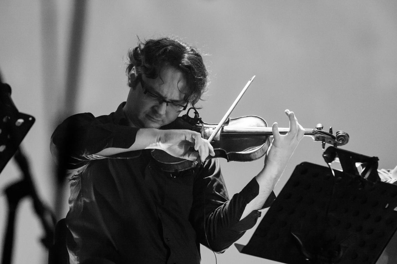 [15/04/2015] Komponist Jan Valta spielt für die Musikuntermalung