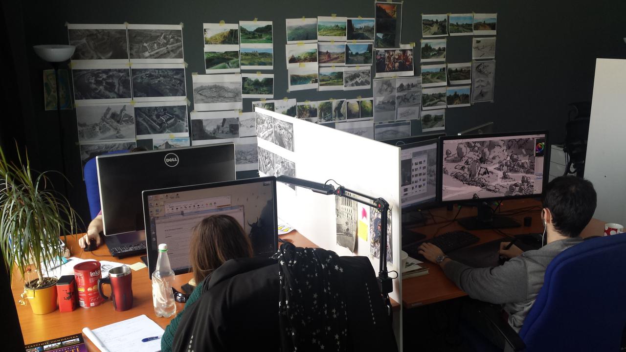 [14/04/2015] Die Wände im Studio bei Warhorse sind gepflastert mit Zeichnungen und Grafiken, die nach intensiver Historien-Recherche entstehen.