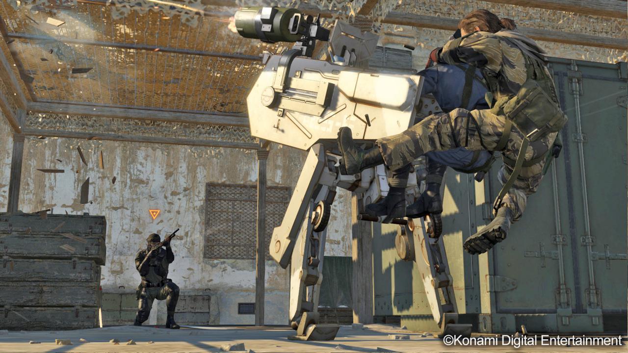 [07/04/2015] Der Roboter verfügt nicht nur über ein Bordgeschütz, sondern auch über Nahkampffähigkeiten - freche Angreifer werden per Stahlbein weggetreten!
