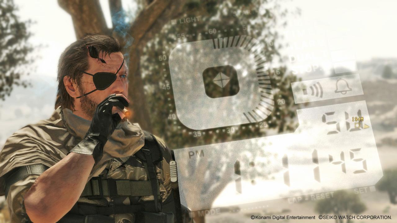 [07/04/2015] Extrem stilvoll und typisch MGS: Mit seiner kultigen Uhr spult Snake mal kurz die Zeit vor - und qualmt nebenher eine dicke Zigarre.