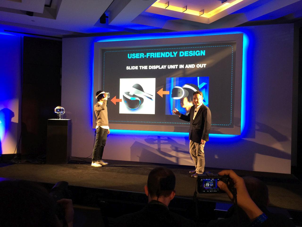 [08/04/2015] Project Morpheus: Shuhei Yoshida (Präsident der Sony Worldwide Studios) präsentiert einen neuen Prototypen.