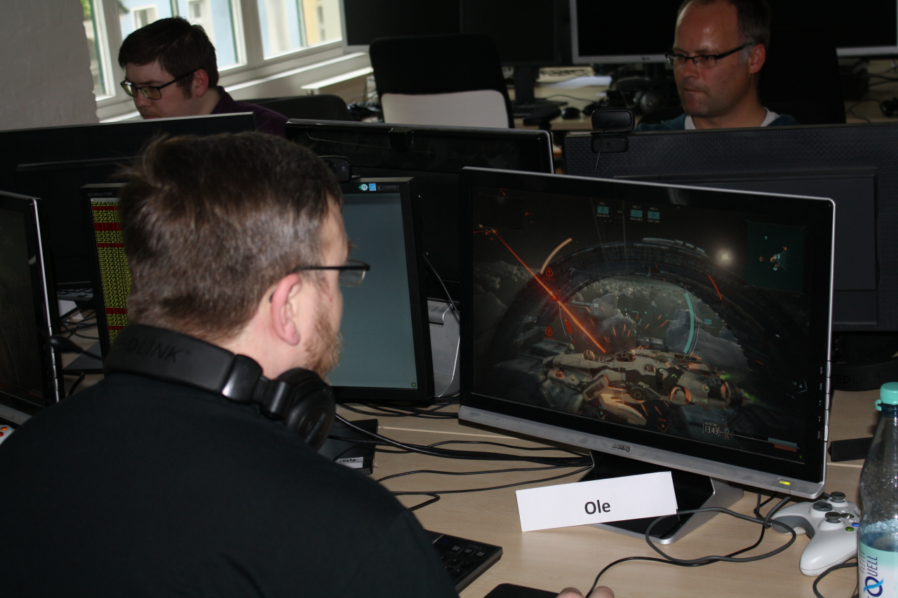 [13/05/2015] Dreadnought: Sneak Peek mit PC-Games-Lesern bei Entwickler Yager in Berlin.