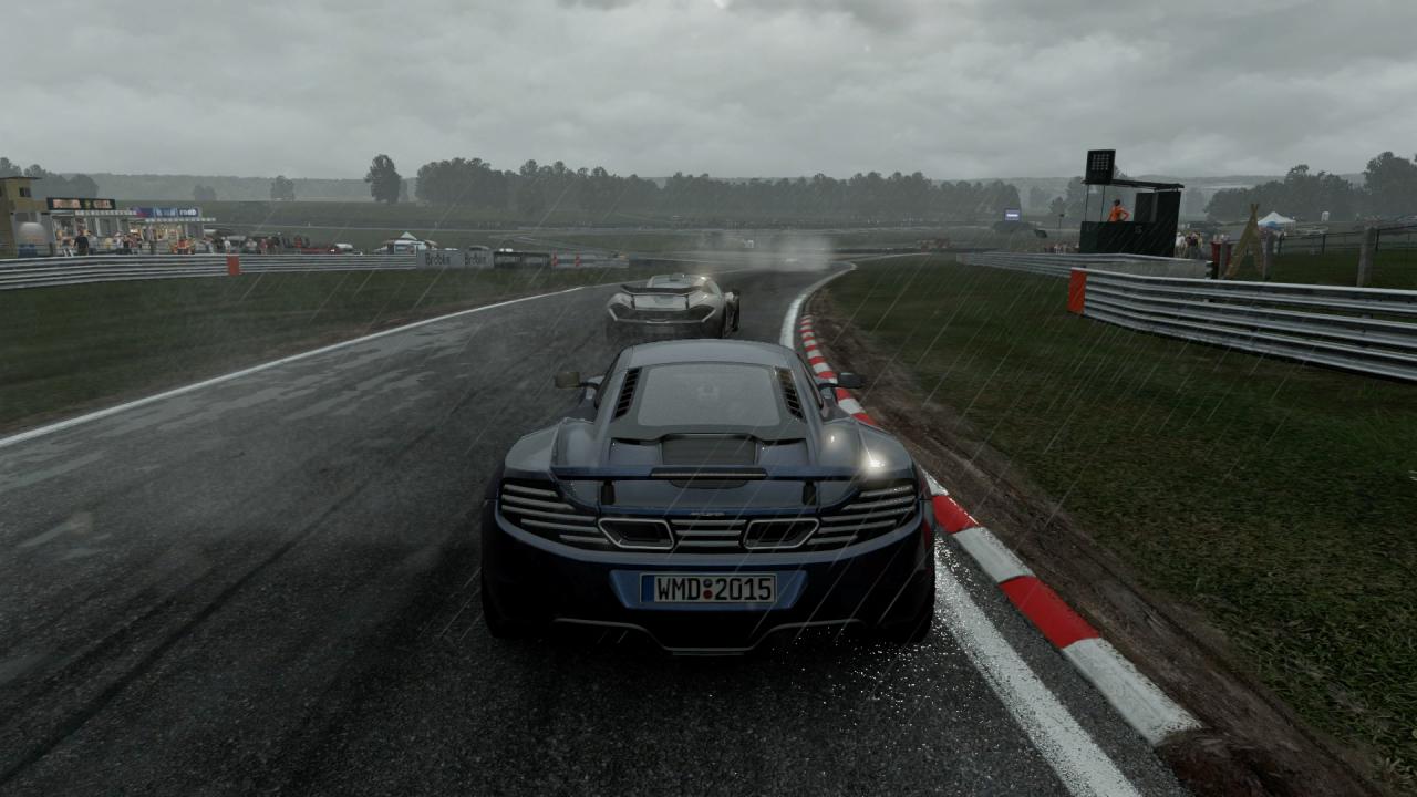 [05/05/2015] Wer will, kann auch eine Außenansicht benutzen. So wird Project Cars aber zum eher gewöhnlichen Rennspiel. (PS4)