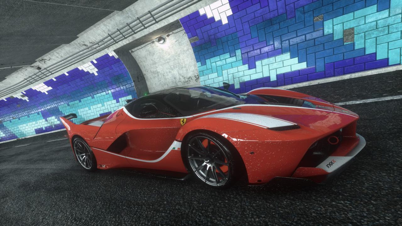 [30/07/2015] Driveclub kämpfte einige Monate nach Release mit Problemen im Online-Modus. Diese bekam Entwickler Evolution Studios mit viel Mühe und nach unzähligen Patches zwar in den Griff, doch musste dafür die versprochene Fassung für Mitglieder von PlayStation Plus lange Zeit auf sich warten. Angesichts der ohnehin ungeplanten Verschiebung des Spiels dauerte es also viel zu lange, bis sich Driveclub problemlos online spielen ließ.