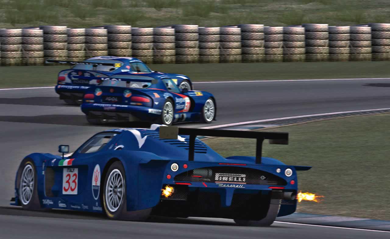 [03/07/2015] In GTR 2 auf dem PC schlängeln sich Ferraris, Maseratis und Porsche durch die Schikanen.