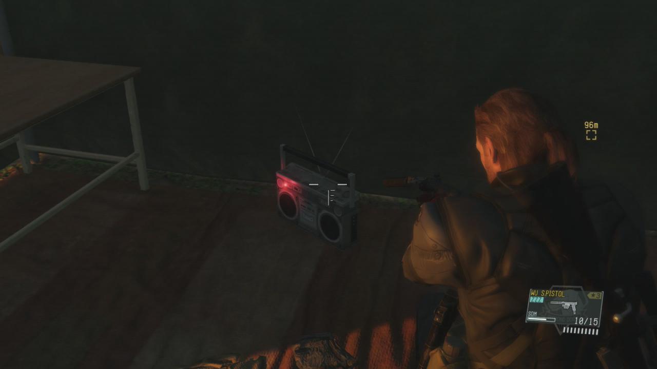 [09/09/2015] Nettes Easteregg: Im Zelt vor dem Tunnel findet ihr ein Radio, das die Übertragung des Horrorspiels P.T. abspielt.