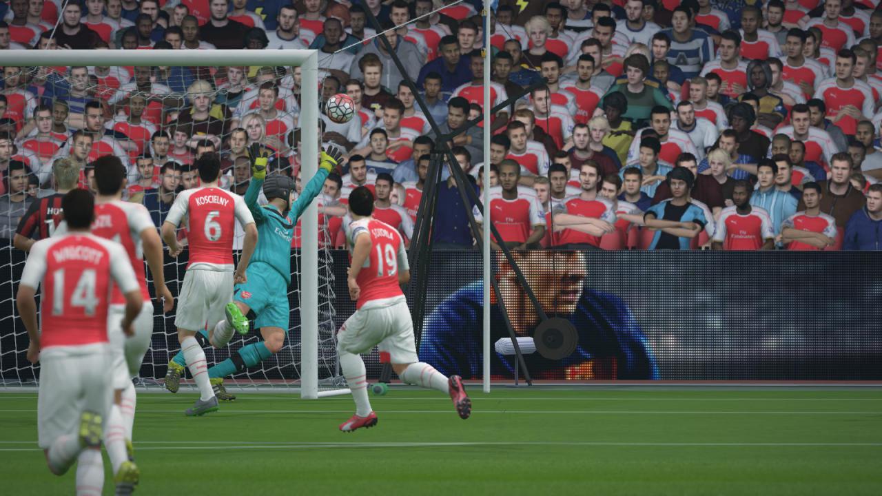 [24/09/2015] Fußball mit Zombies - Wenn sprichwörtlich die Fetzen fliegen, wirft sicherlich auch der eine oder andere Sportmuffel einen Blick auf Fifa, Pro Evolution Soccer und Co. Wo bleibt im Zeitalter der Zombie-Addons ein entsprechender DLC für unsere liebsten Sportspiele? Denn wir wir alle wissen, bereichern Zombies jedes Spiel - von Call of Duty bis zum Warenhaus und Logistik Simulator.