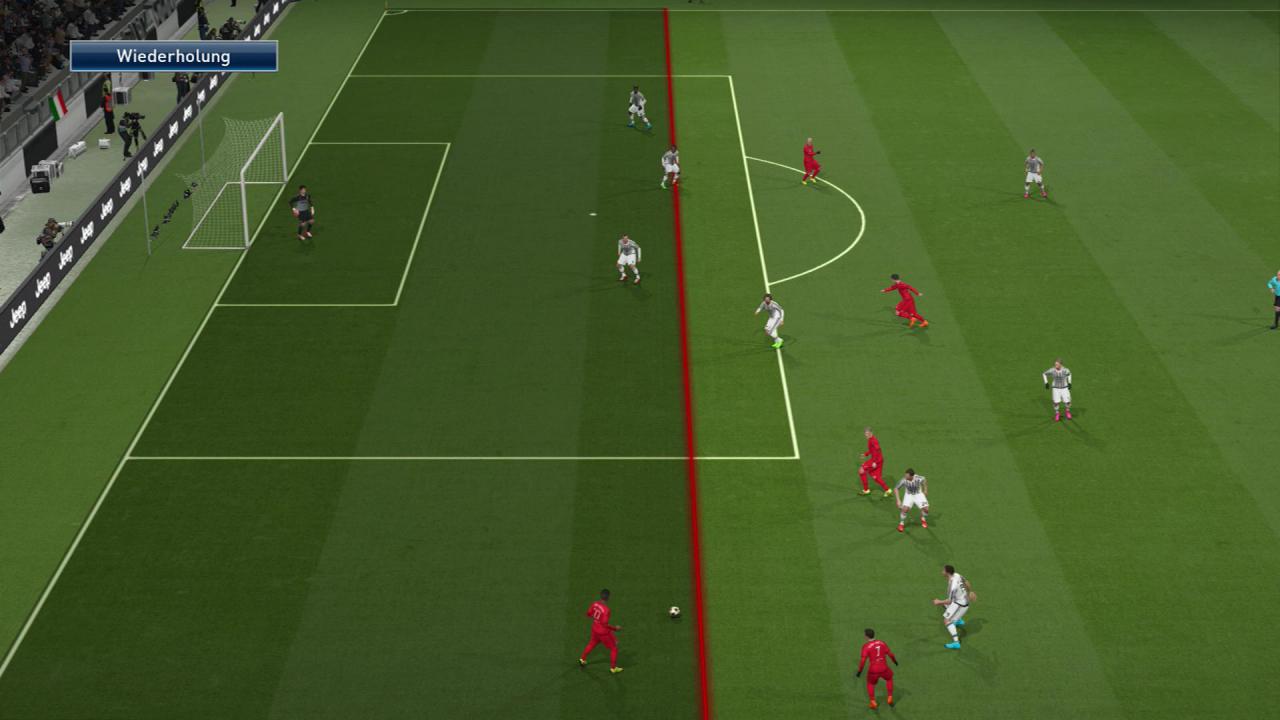 [14/09/2015] PES 2016 Tipps: Die Abseitsfalle löst ihr in PES 2016 mit dem Digipad aus. Bild aus der Demo