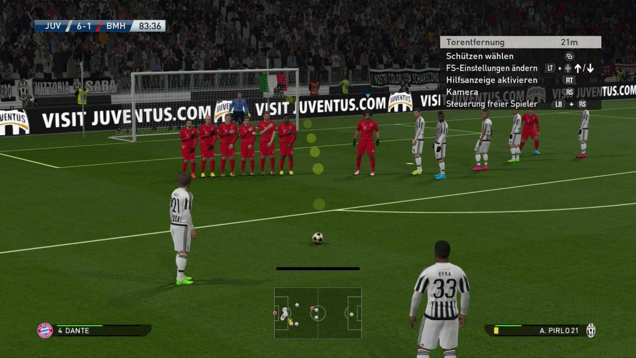 [14/09/2015] PES 2016 Tipps: Zielt bei Freistößen in PES 2016 in die Torecke, in die der Ball fliegen soll. Mit dem linken Analog-Stick verpasst ihr dem Schuss einen Drall und ändert die Flughöhe, mit dem rechten Stick verändert ihr die Richtung. Mit R2 (RT auf Xbox) fixiert ihr die Flugbahn. Bild aus der Demo