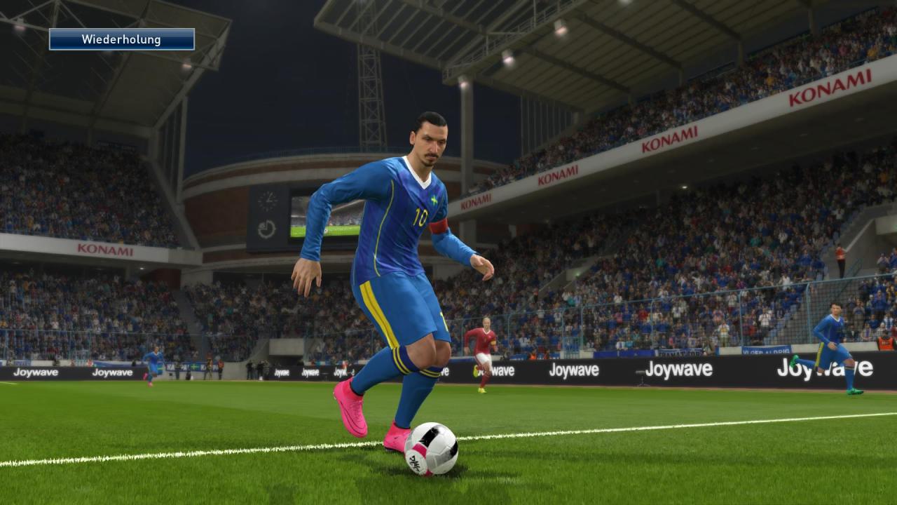 [11/09/2015] Sattere Farben, deutlich hübschere Stadionkulisse - technisch ist die PS4-Version überlegen. Spielerisch glücklicherweise nicht. (PS4)