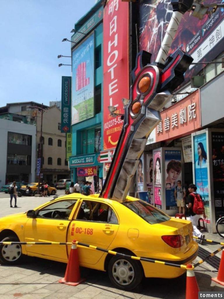 [16/09/2015] Seitenansicht des First Blade-Taxis in Taipei City in Taiwan, das von der WoD-Werbeaktion abgeschaut hat.