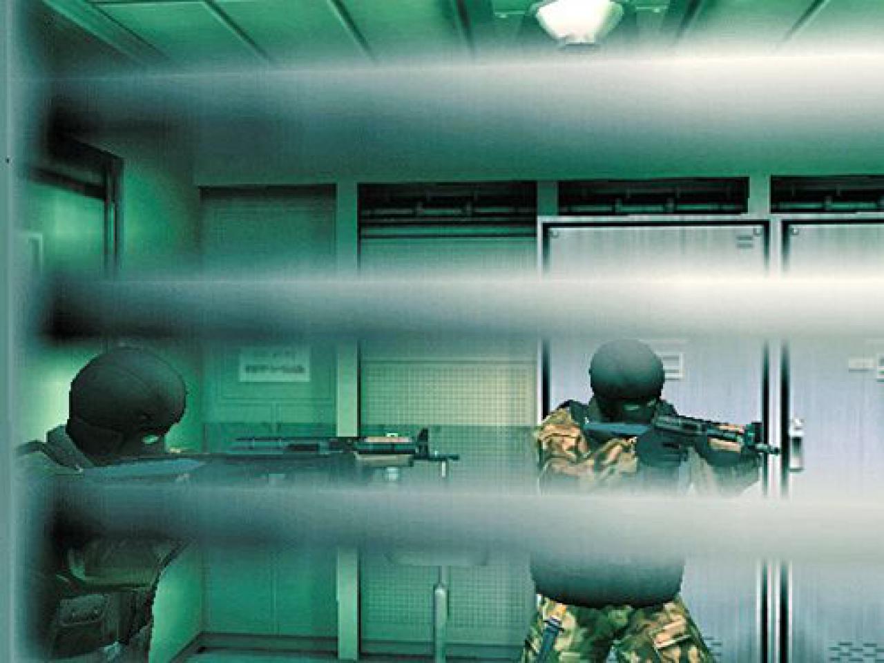 [16/10/2015] Perspektivenwechsel: In MGS2 schaltete das Spiel automatisch von der Third-Person- in die Ego-Perspektive.