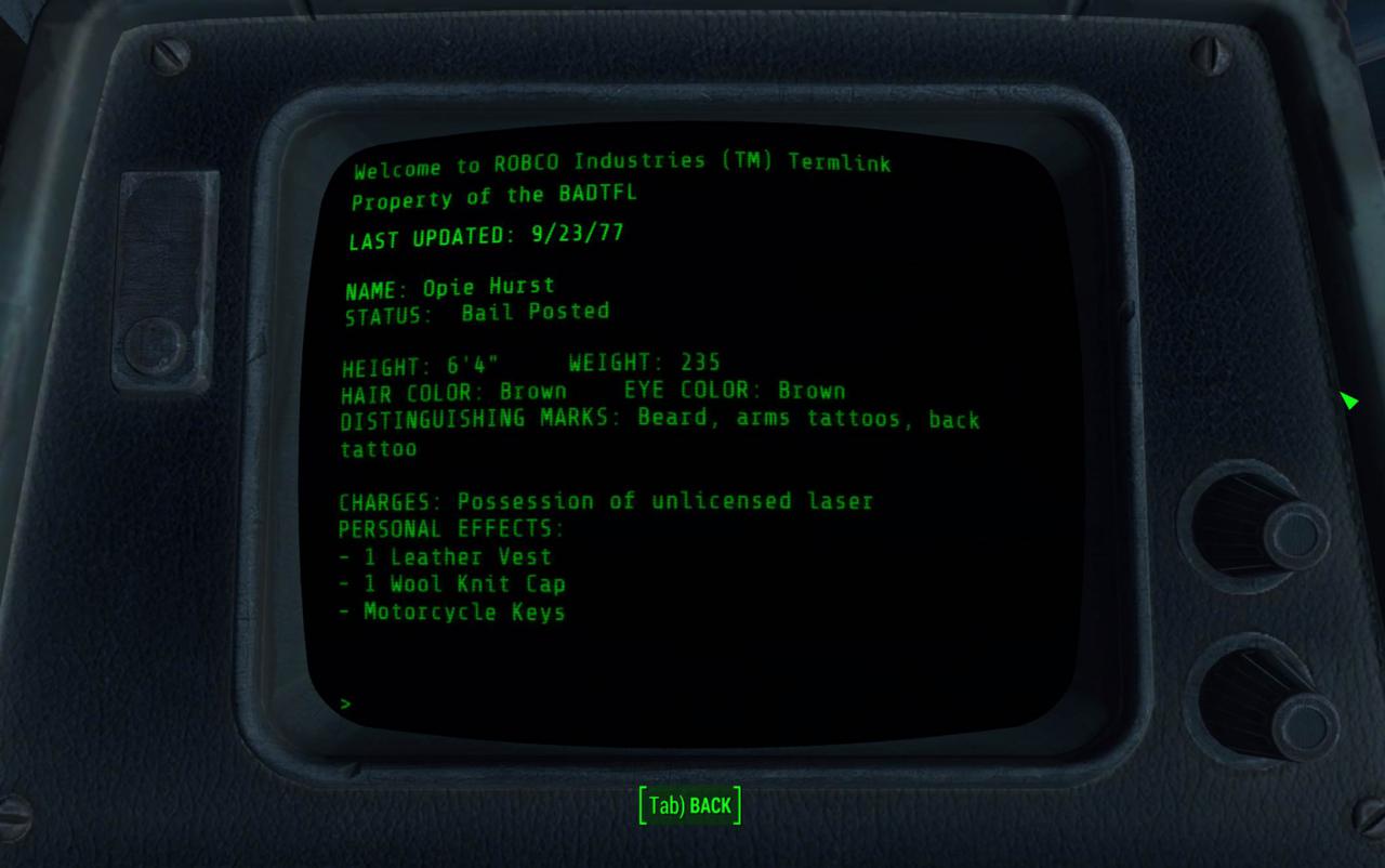 [17/11/2015] Auf einem Terminal im AADTSL-Regionalbüro im Norden von Bosten findet man folgenden Eintrag. Darin ist von einem Opie Hurst die Rede, der mit ungefähr 1,92m Größe und rund 106 Kilogramm Gewicht sowie brauen Augen und Haare beschrieben wird. Außerdem habe er auffällige Tattoos an Armen und Rücken, sowie einen auffälligen Bart. Dahinter steckt natürlich eine Anspielung auf Opie Winston, gespielt von Ryan Hurst, aus der Erfolgsserie Sons of Anarchy.