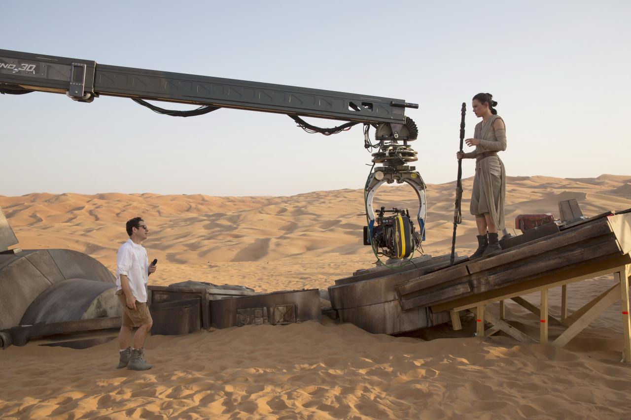 [04/12/2015] Daisy Ridley (Rey) im Gespräch mit J.J. Abrams.