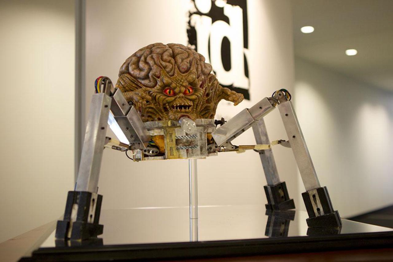 [25/01/2016] Dieses Modell des Spiderdemon aus dem ersten Doom wurde einst als Design-Vorlage erstellt und steht noch heute im Empfangsbereich der Büros von id Software.