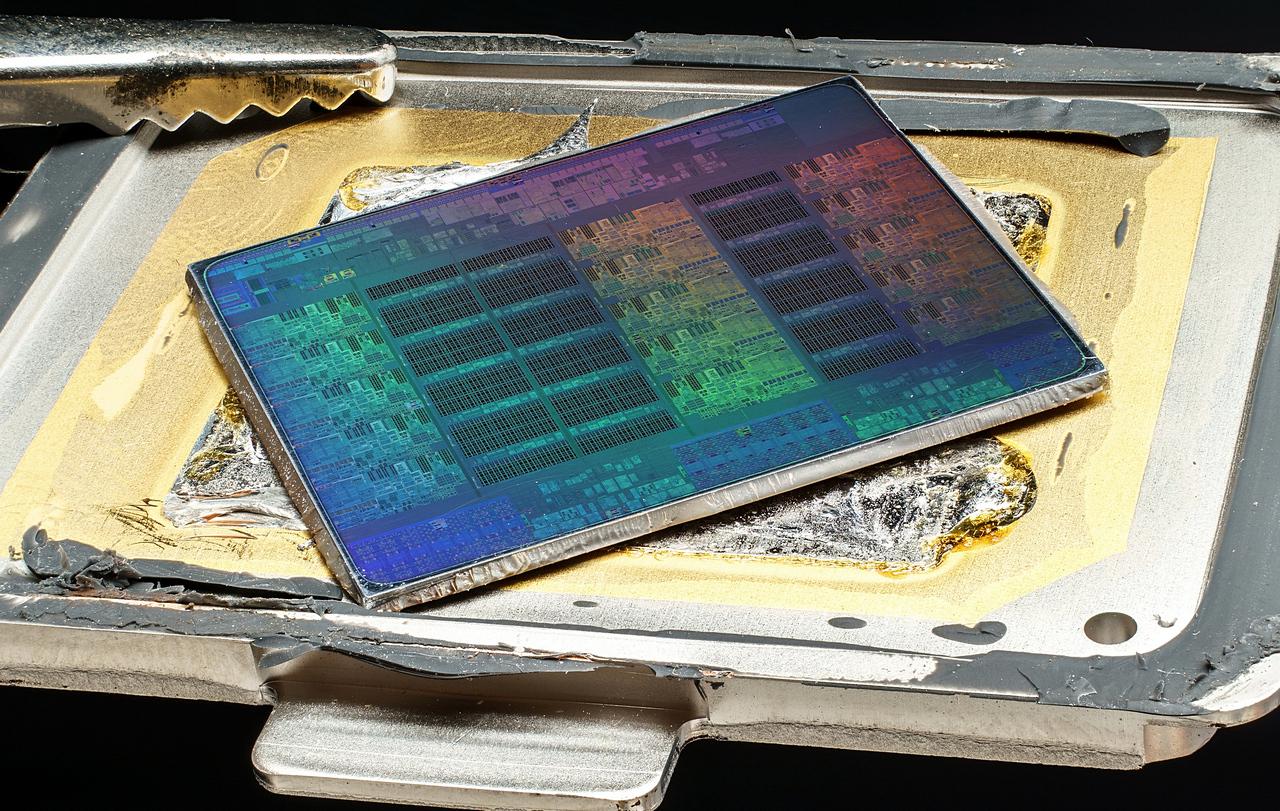 [19/02/2016] Neue Prozessoren von AMD und Intel stehen ebenfalls an, genauso wie die Polaris-Grafikkarten von AMD. Das Unternehmen will es mit den CPUs endlich wieder mit Intel aufnehmen. Ob dieses ambitionierte Vorhaben gelingt und wie kostspielig das wird, muss sich erst noch zeigen. Wer abseits der Grafikkarte also ein Hardware-Upgrade plant, wird dieses Jahr ebenfalls mit neuer Technik bedient - zu seinem Preis, versteht sich.