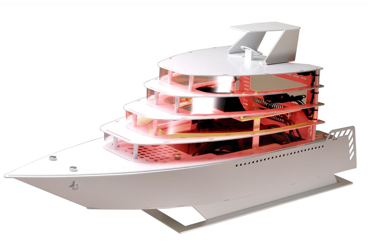 [18/03/2016] Gimmick für Hochseefans: das Lian-Li Yacht-Gehäeuse PC-Y6, auf 500 Stück limitiert.