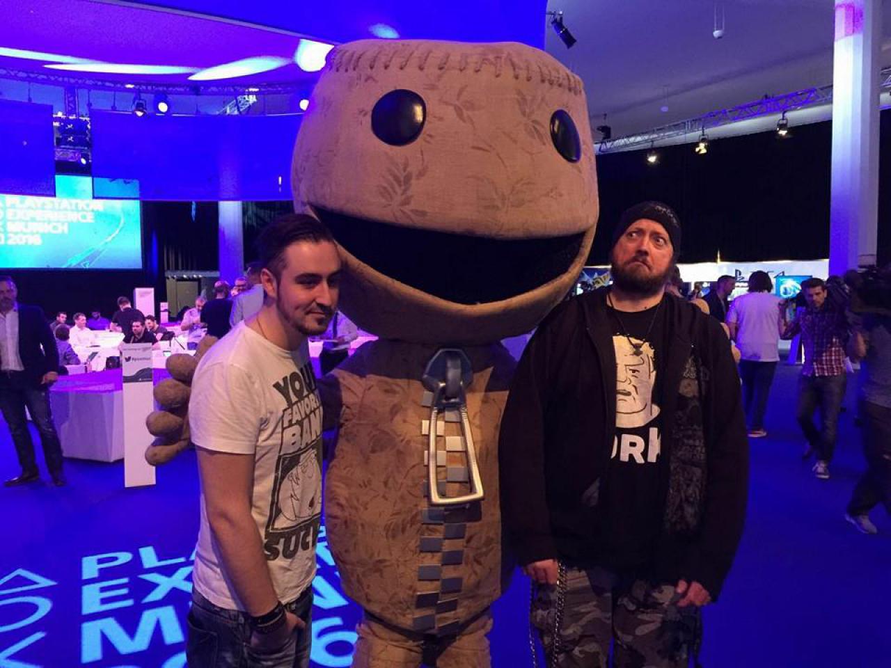 [07/04/2016] PSX in München:Marc Carsten Hatke (links) und Sascha Lohmüller (rechts) trafen auf einen Sackboy.