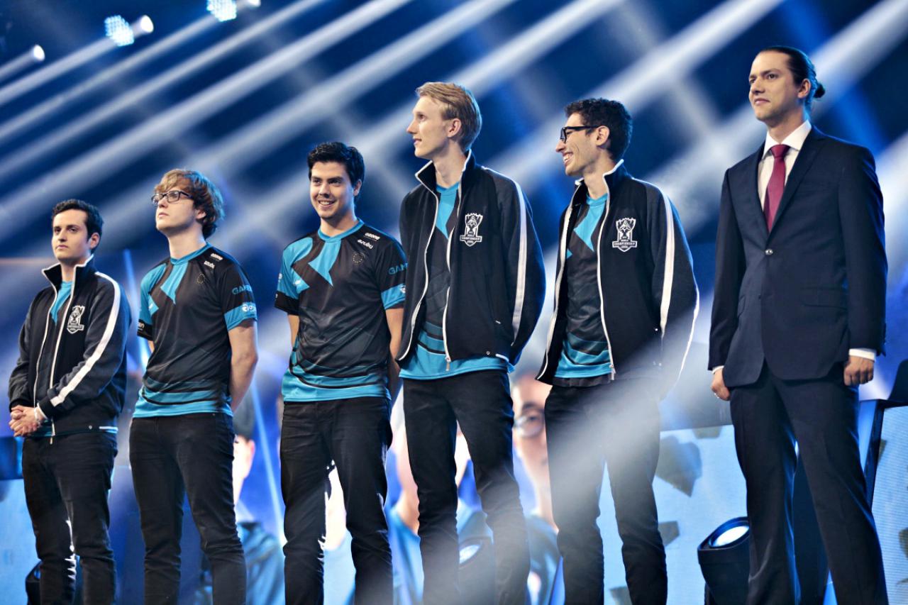 Die LoL-Weltmeisterschaft ist eine Riesenshow: Jeder Spieler wird namentlich aufgerufen und darf für eine Minute Rampenlicht und Applaus genießen.