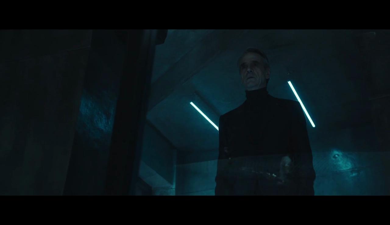 [12/05/2016] Alan Rikkin (Jeremy Irons) ist Boss der Templer-Firma Abstergo.