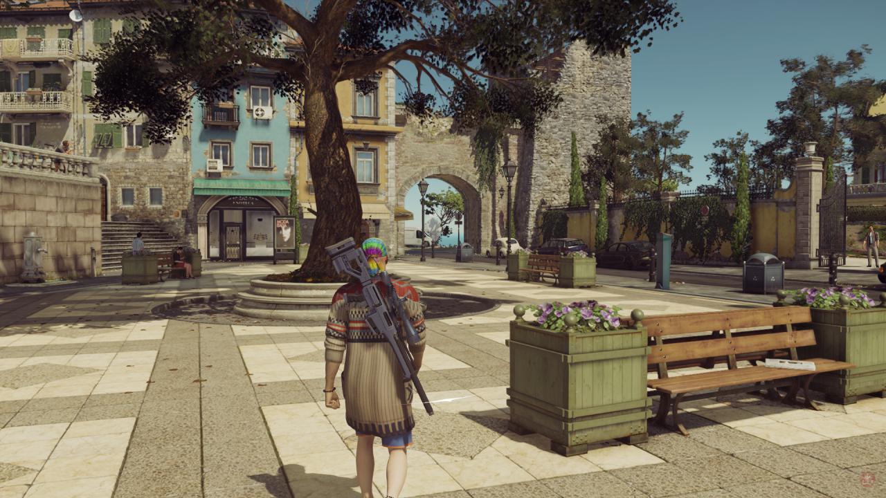 Agent 47 in Hippie-Verkleidung ist ja gut und schön, doch mit der offen getragenen Waffe zieht ihr sofort die Aufmerksamkeit auf euch.