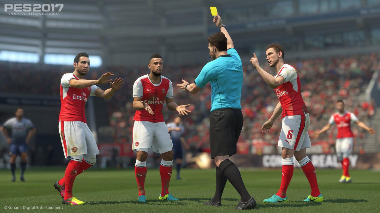 Ein Arsenal-Spieler sieht gelb