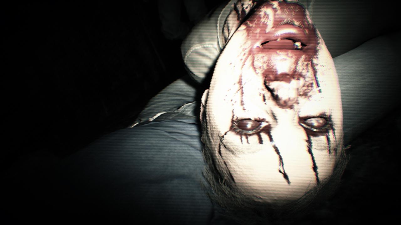 [20/06/2016] Marco Cabibbo: Ganz besonders hoch im Kurs steht bei mir in diesem Jahr Resident Evil 7. Nicht nur, weil das Spiel für seine Verhältnisse eine unglaublich krasse Neuausrichtung vorgenommen hat, sondern auch weil vieles noch im Unklaren liegt. Der bislang spielbare Teaser soll laut Capcom inhaltlich nicht viel mit dem fertigen Produkt zu tun haben, doch gerade die unübliche Ego-Perspektive wird für Resident Evil 7 beibehalten. Das sollte sich jeder Spieler, der ein bisschen Zeit und keine PS4 zuhause hat, durchaus mal anschauen. Ansonsten lohnt natürlich wieder ein Besuch bei den gemütlichen Retro-Ecken, um sich abseits der neuartigen Spiele ein wenig Nostalgie zu gönnen. Da muss man nicht mal stundenlang für anstehen!