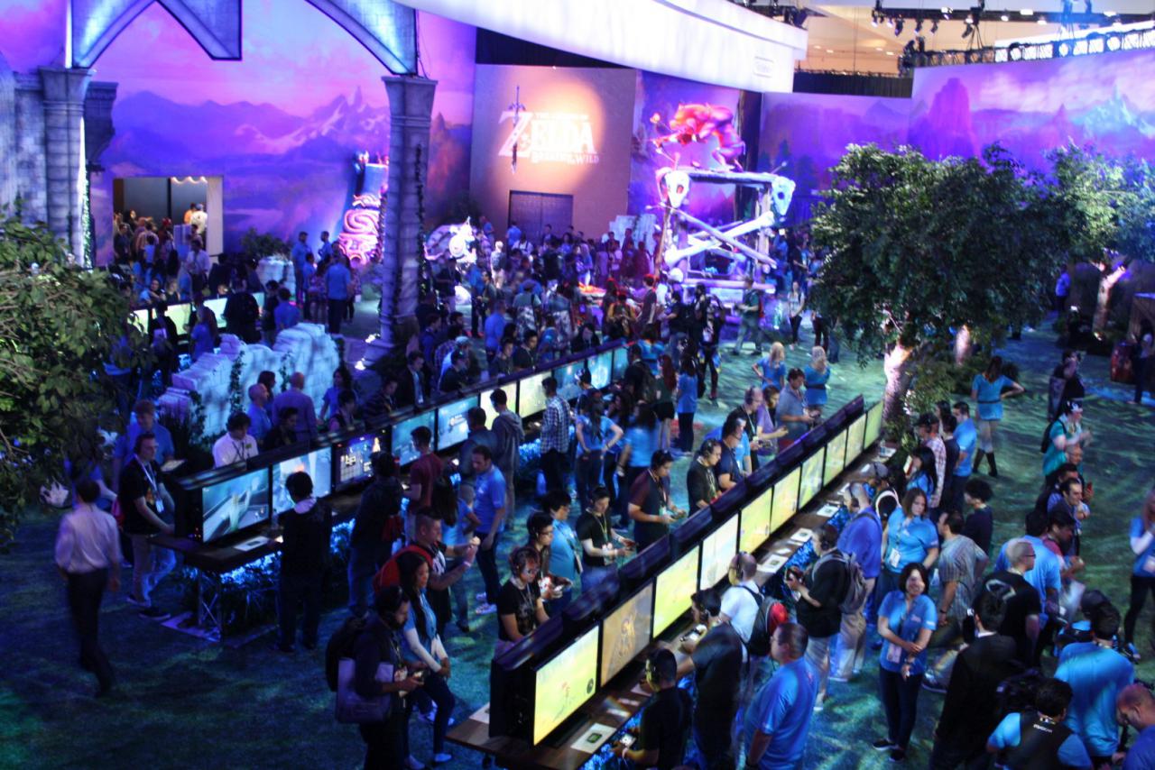 E3 2017: Besucher beim Anspielen.