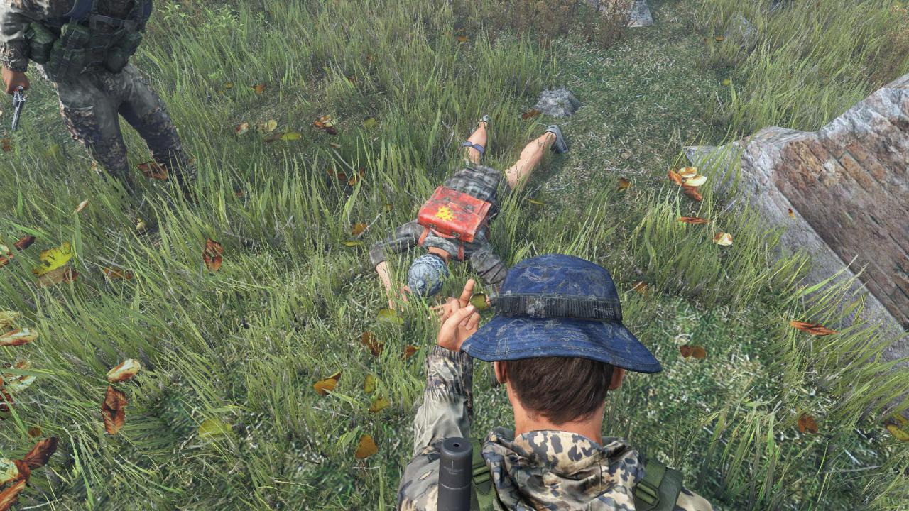 [21/07/2016] Unfair geht vor: Das Bambi (DayZ-Neuling) hat ins Gras gebissen. Jetzt werden die Überreste geplündert, und zum Schluss gibt's noch ein bisschen Hohn und Spott. Zu zweit macht die Jagd eben doch am meisten Spaß.