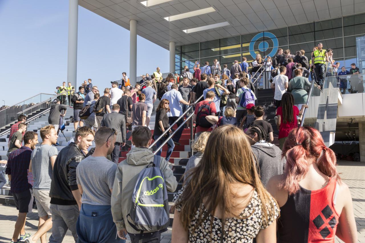 [19/08/2016] Die Gamescom wird 2017 nicht mehr sonntags stattfinden. Ob das den Besucherandrang besser verteilt? Oder geht es dafür am Samstag noch chaotischer zu?