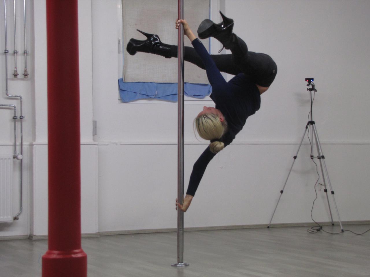 [16/08/2016] Die Macher von Lollipop VR engagierten die professionelle Pole-Dance-Lehrerin Andrea Dreikluft für Motion-Capture-Aufnahmen. Den Aufwand für die Nachbearbeitung in 3D haben Heimer und Kollegen jedoch unterschätzt