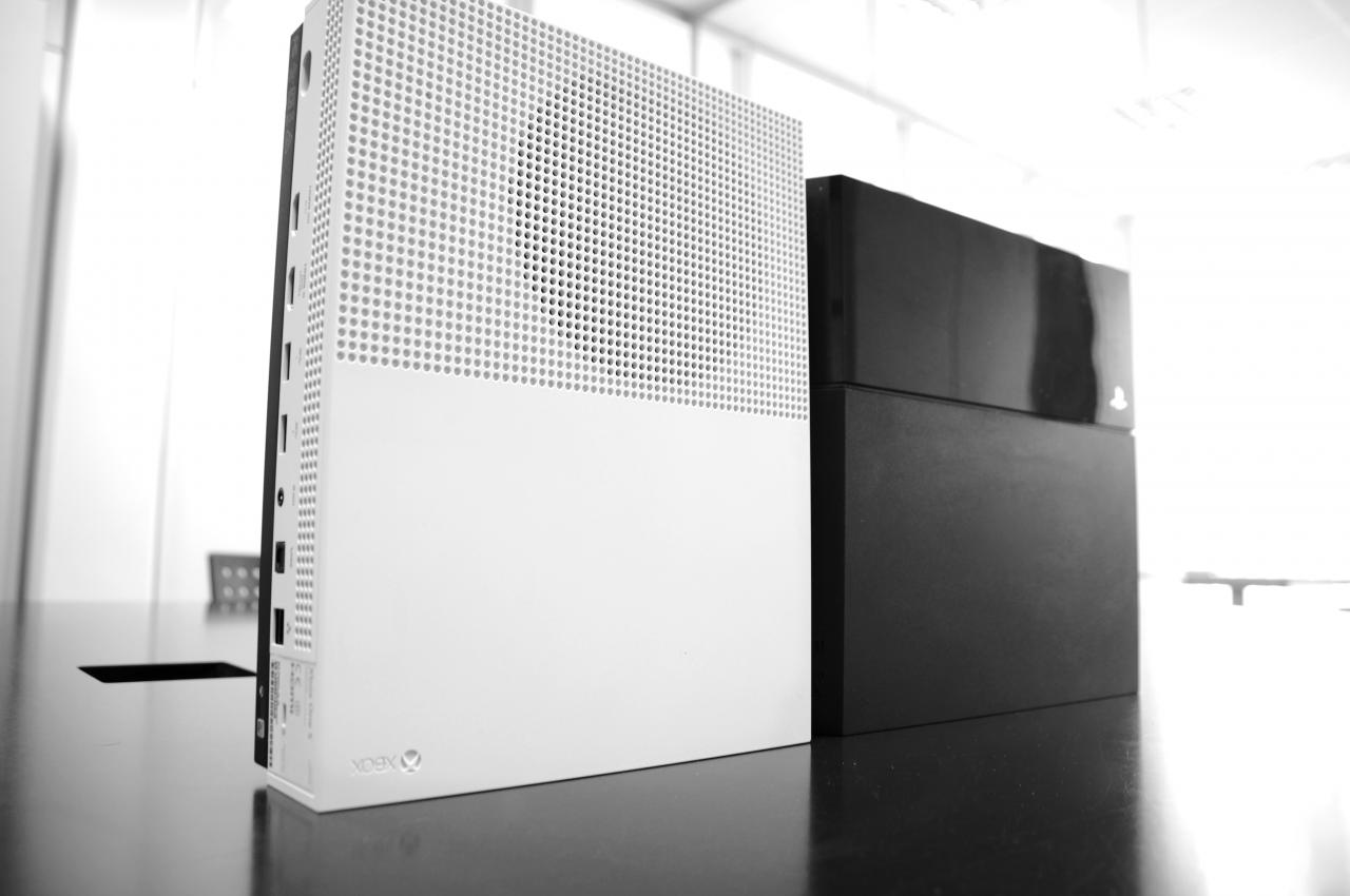 [02/08/2016] Xbox One S vs. PS4 im Bildervergleich. (10)
