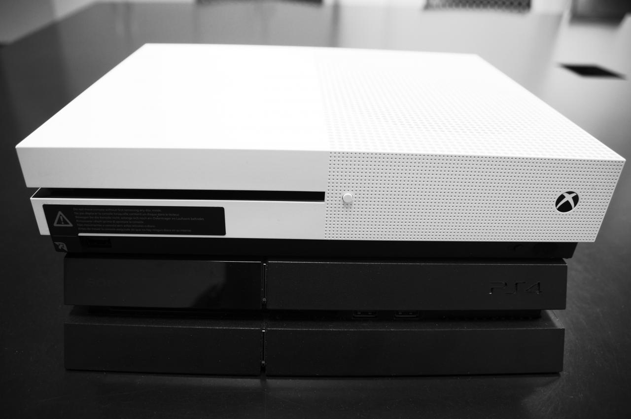 [02/08/2016] Xbox One S vs. PS4 im Bildervergleich. (2)