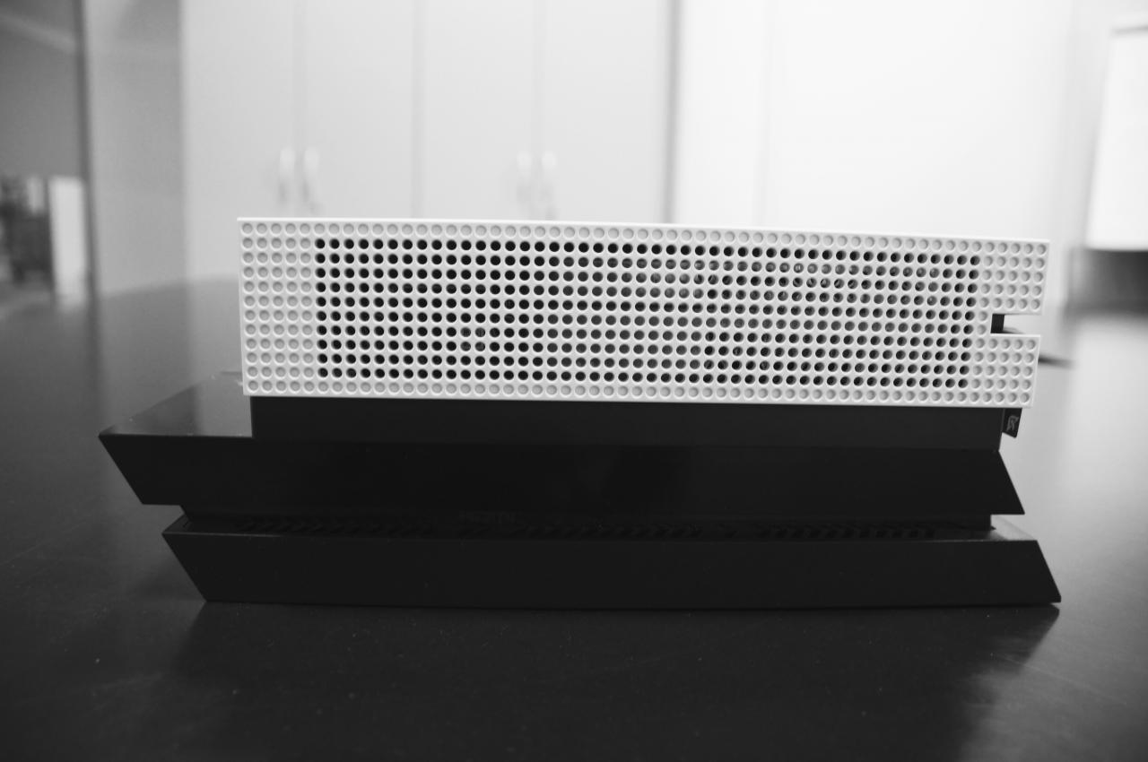 [02/08/2016] Xbox One S vs. PS4 im Bildervergleich. (3)