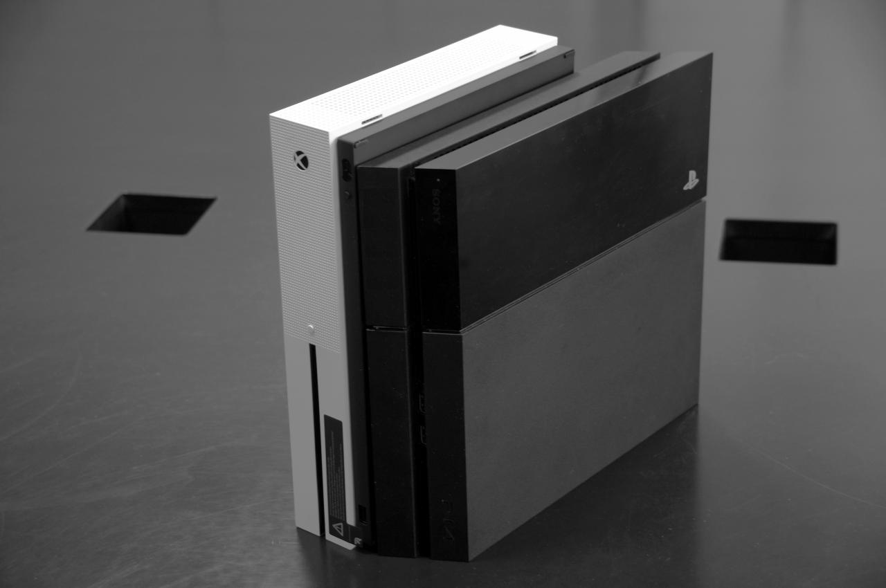 [02/08/2016] Xbox One S vs. PS4 im Bildervergleich. (7)