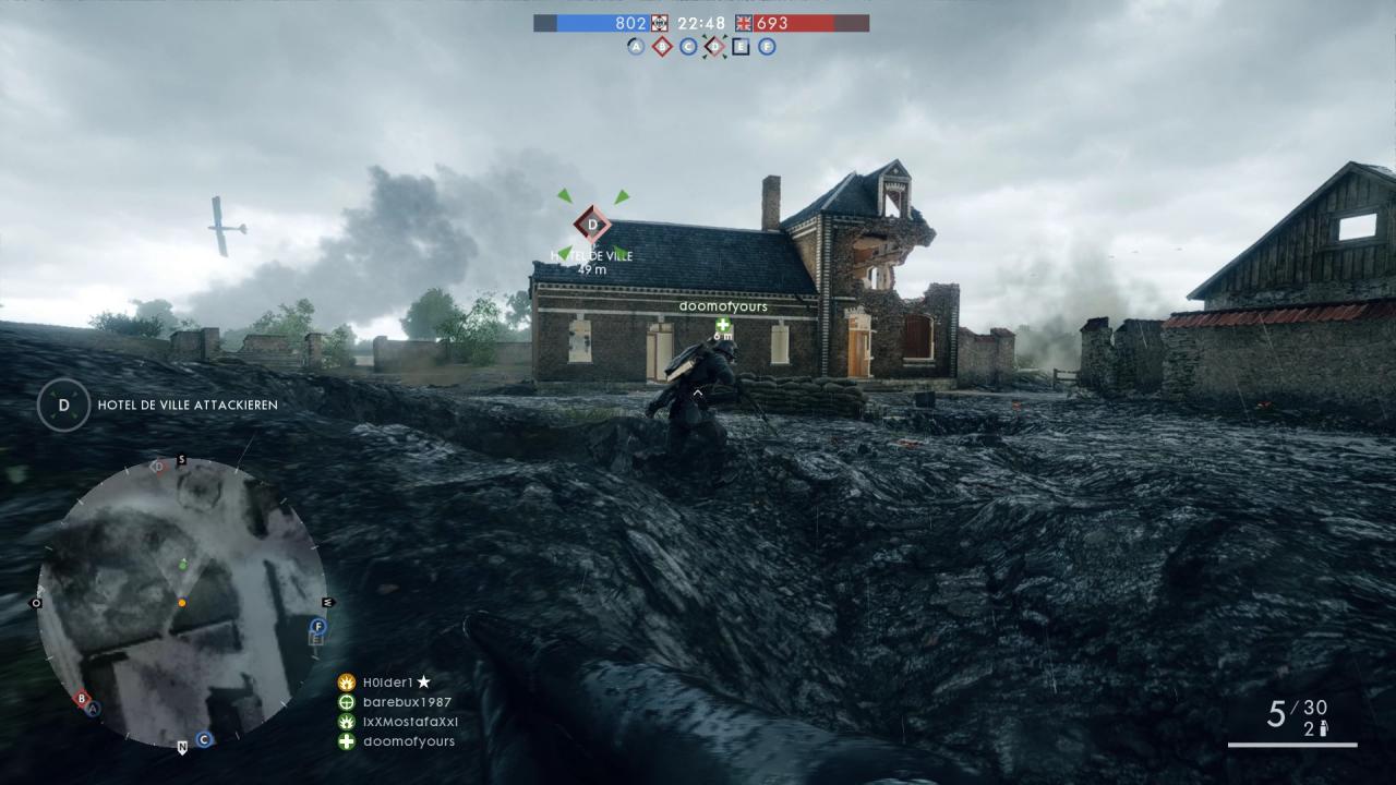 [28/10/2016] Battlefield 1: Mit dem Kollegen zum (grün) markierten Schlachtfeldziel: Sturmsoldaten eignen sich gut zum Squadführer.