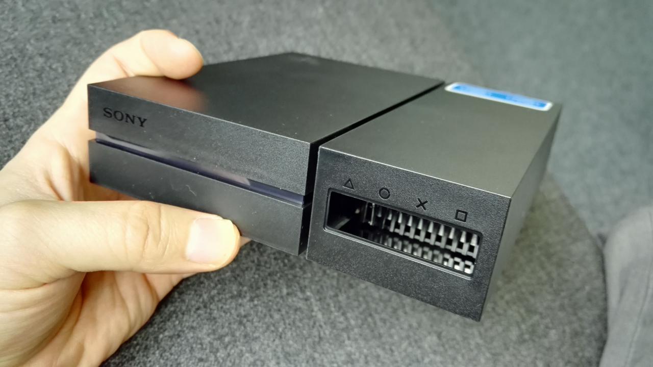 [12/10/2016] Die für PlayStation VR mitgelieferte Prozessoreinheit hat seine eigene Stromzufuhr.