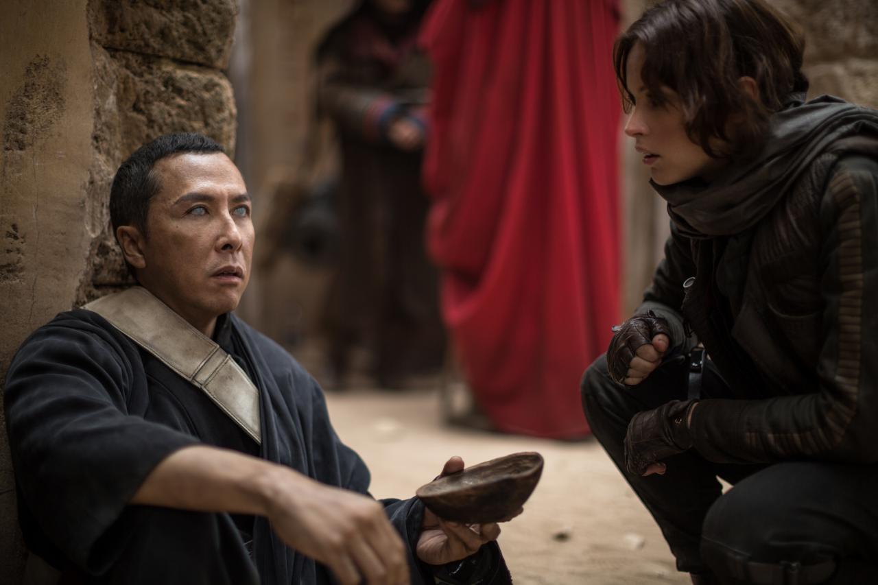 [05/10/2016] Chirrut Imwe mit Jyn Erso.