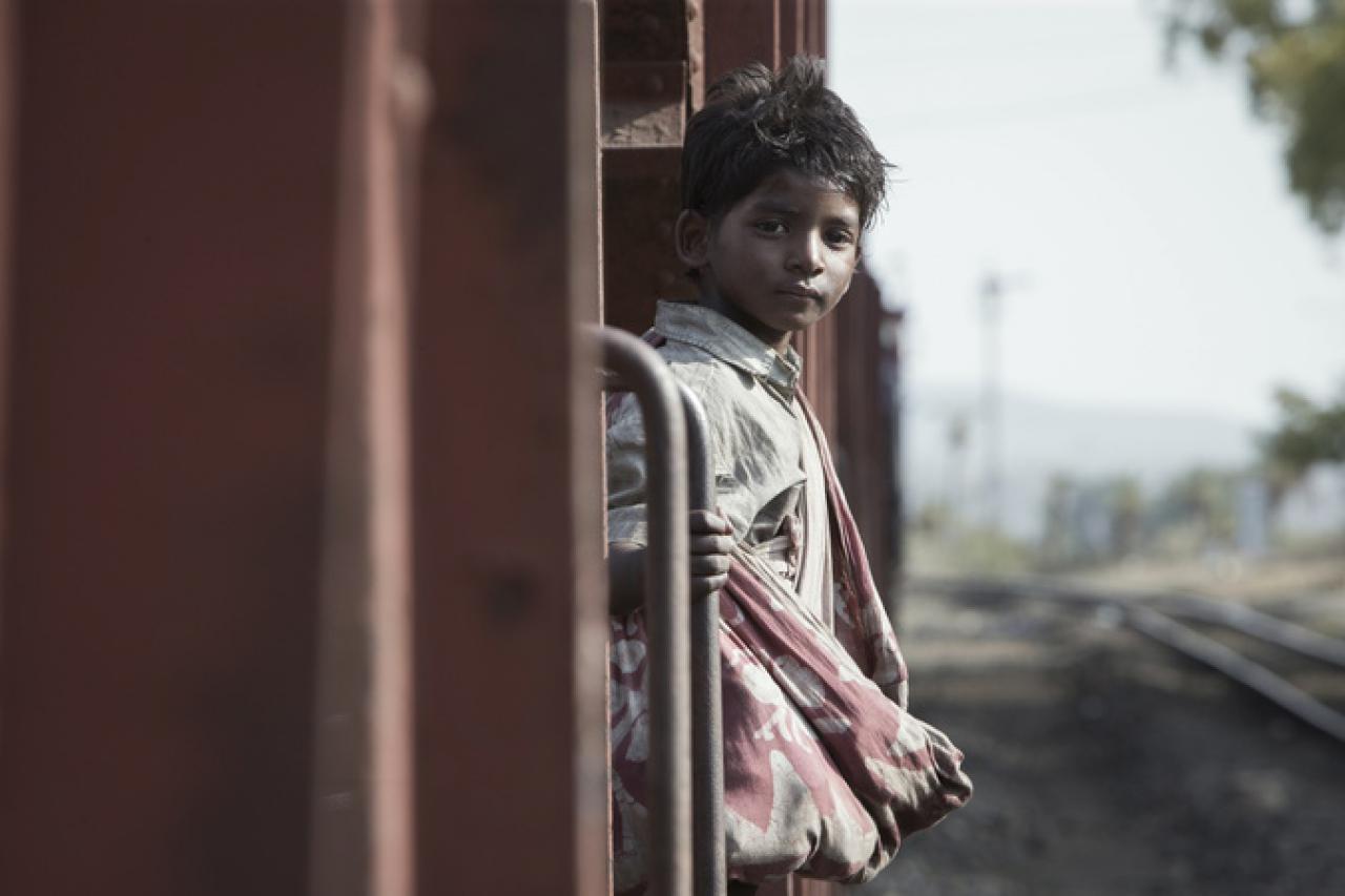 [20/02/2017] Der fünfjährige Saroo auf seiner Odyssee durch Indien.