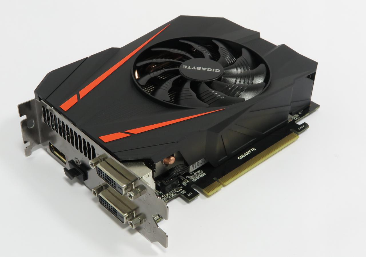 [07/04/2017] Für Mini-Gehäuse gibt es einige besonders kurze Grafikkarte, hier eine Gigabyte GTX 1070 Mini ITX OC