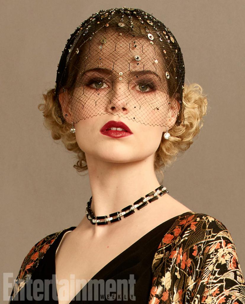 Lucy Boynton als Gräfin Andrenyi in 
