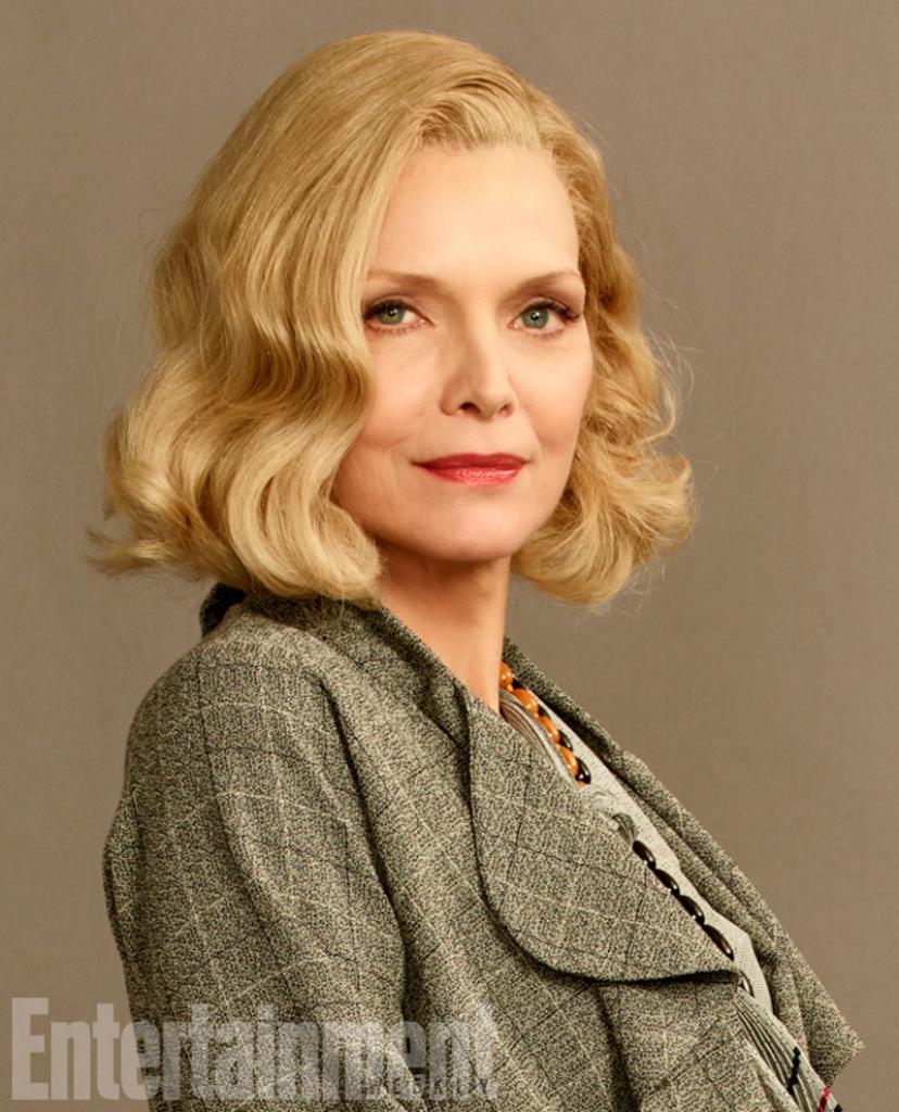 Michelle Pfeiffer als Mrs. Caroline Martha Hubbard in 