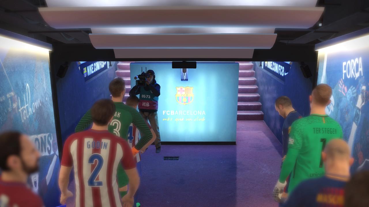 [27/06/2017] In den Stadien der von Konami lizenzierten Vereine sind die Spielertunnel originalgetreu nachgebaut und wirken durch eine verbesserte Beleuchtung nun wie ihre Vorbilder.
