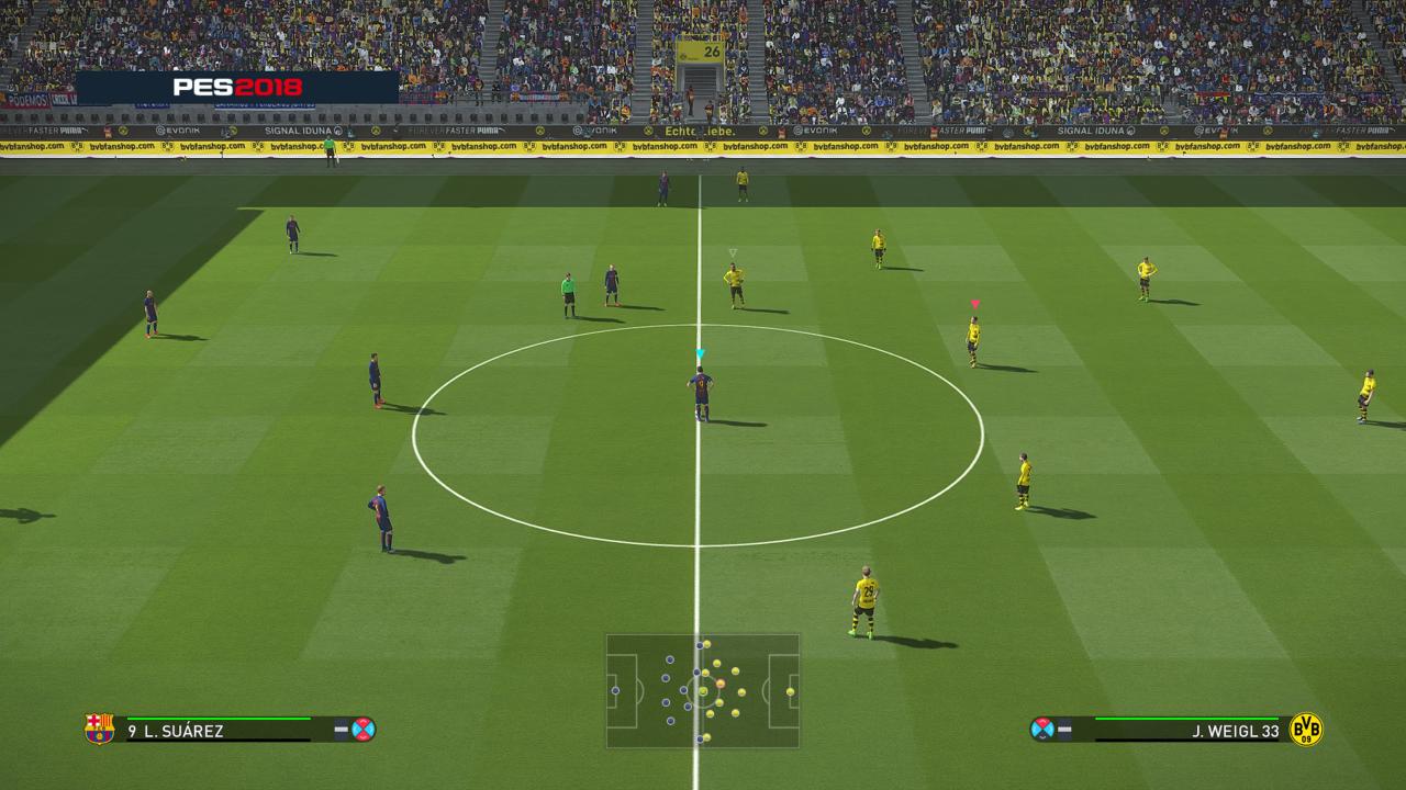 [27/06/2017] PES 2018 sieht aus der normalen Kameraperspektive seinem Vorgänger ähnlich. Leider mutet die Rasentextur immer noch wie eine ebenerdige Fläche ohne Tiefe und Grashalme an.