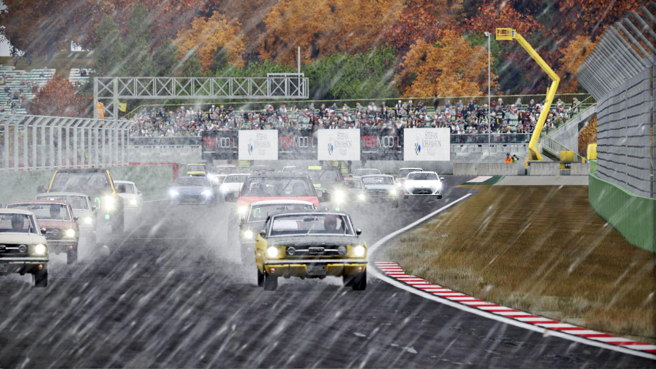 [21/09/2017] Das Wetter ist ein entscheidender Faktor während der Rennen. Aquaplaning und schlechte Sicht werden schnell euer Feind.
