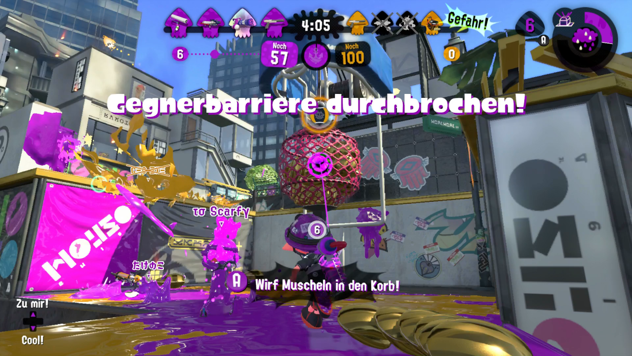 Hat euer Team die Barriere des gegnerischen Korbs durchbrochen, müsst ihr Muscheln reinwerfen, um zu punkten.