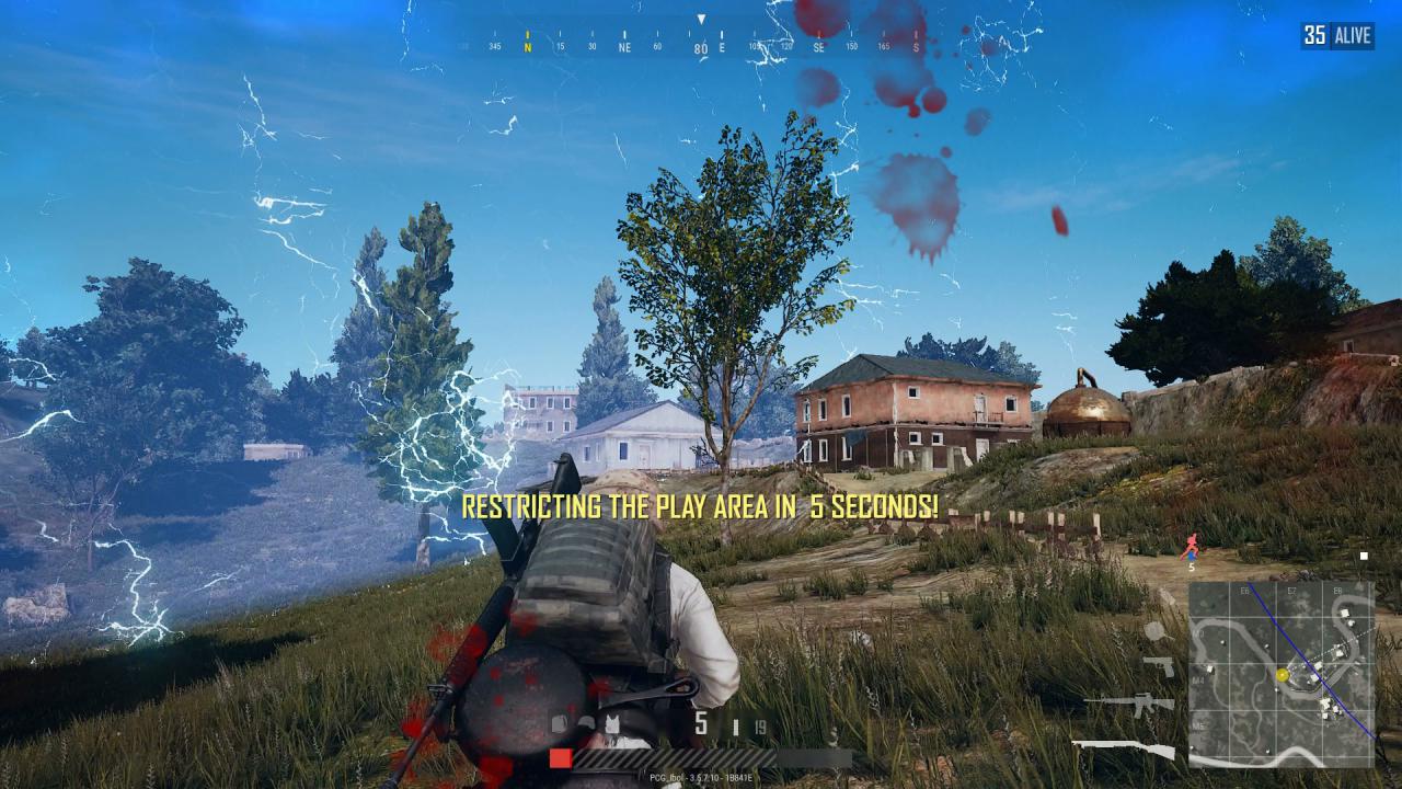 [19/01/2018] Playerunknown's Battlegrounds im Test: Die blaue Energiekuppel schließt sich immer enger um die Überlebenden – ein effektives Mittel, um Hektik zu erzeugen.