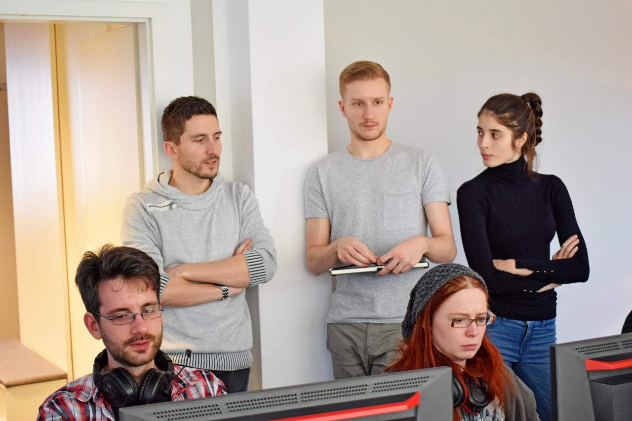 [09/03/2018] Die Sneak Peek war auch für die Entwickler etwas Besonderes. Alles wurde aufmerksam verfolgt und seitenweise Hinweise und Feedback fanden ihren Weg in die Notizbücher.