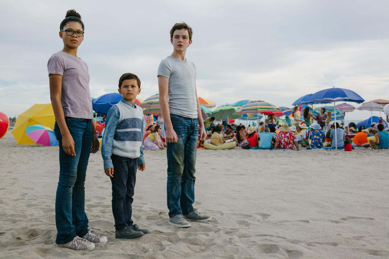 Meg mit Bruder und Nachbarsjungen am Strand